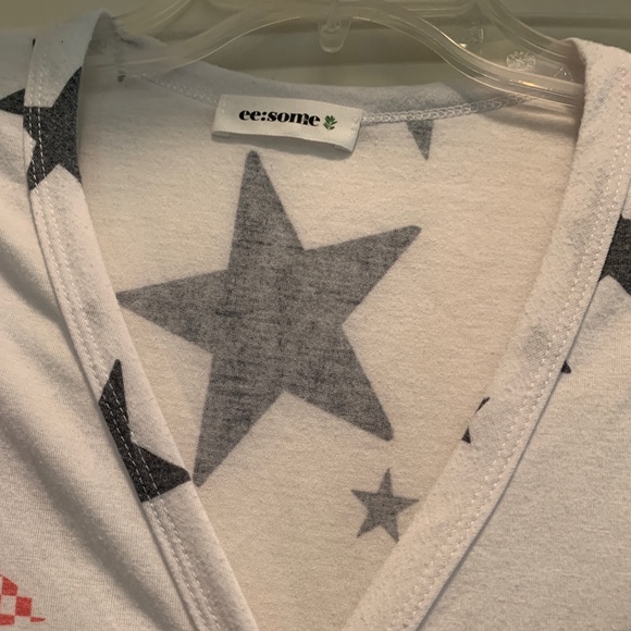 eesome White sleeveless stars top - Picture 3 of 8